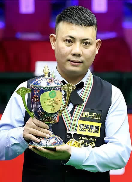 滑队再度成 滑队再度成