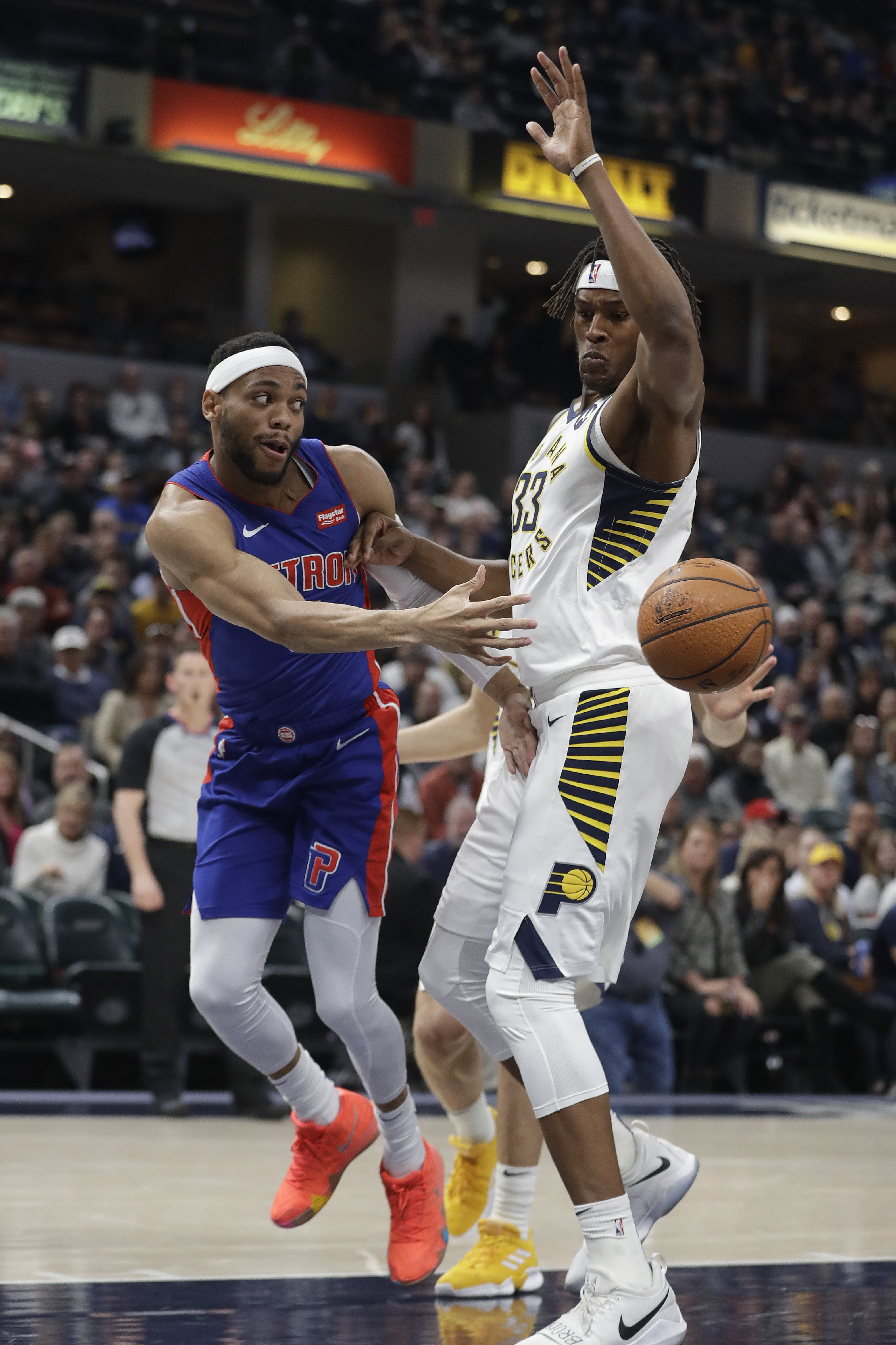 国脚连续射门被封堵仍不气馁